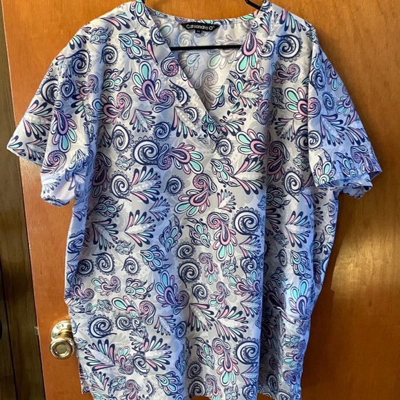cassandra o Tops - scrub top